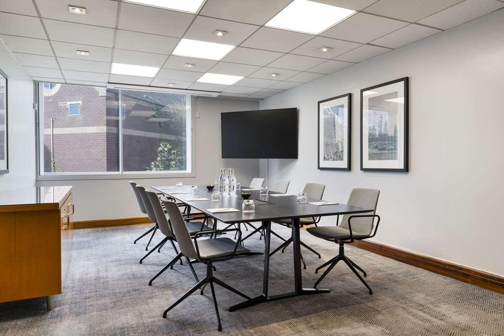 Radisson Red Hotel London Heathrow מתקנים תמונה