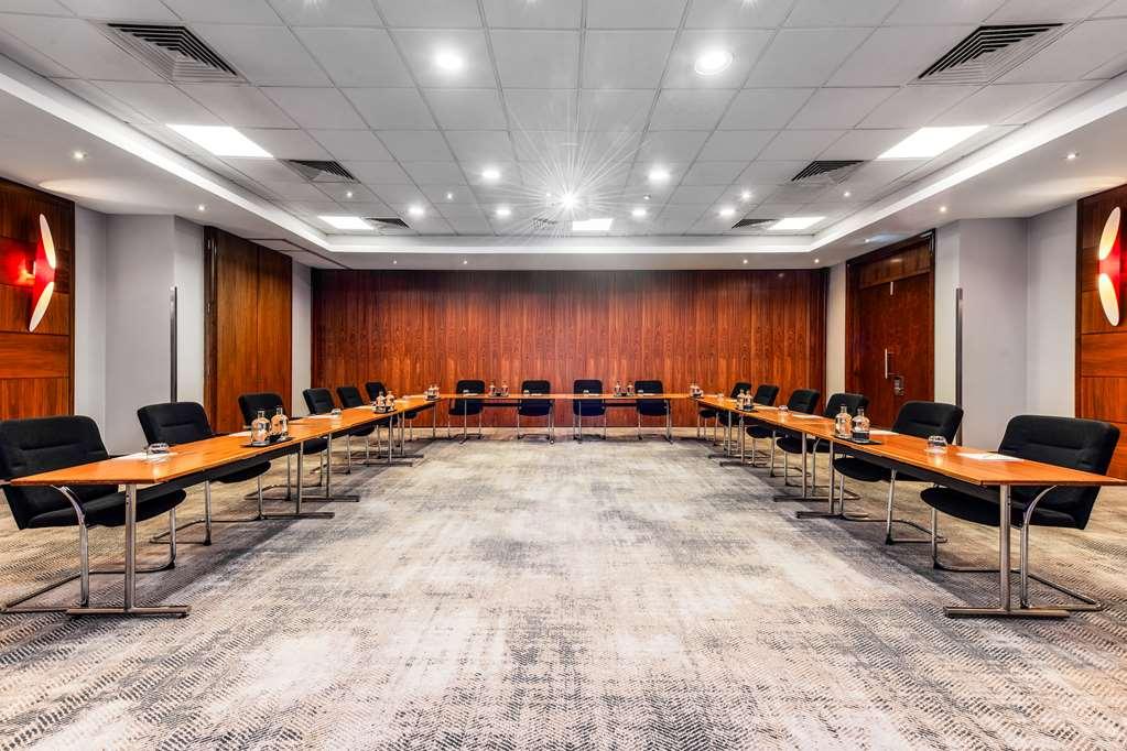 Radisson Red Hotel London Heathrow מתקנים תמונה